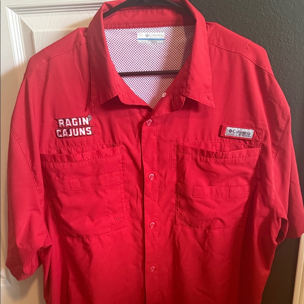 Columbia Men's Bold Red Casual Button Down Shirt
